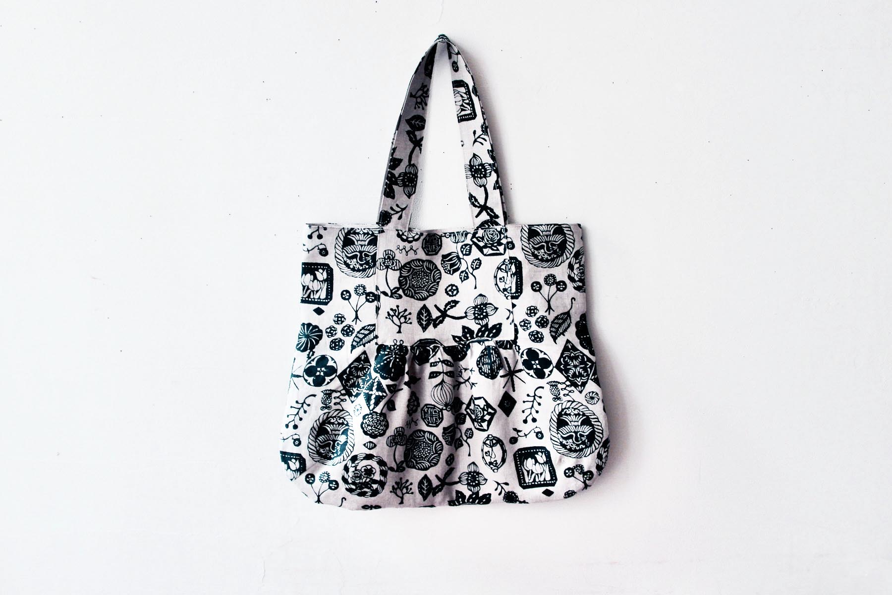  四角いヨークのトートバックセット<br>花図案吹き寄せFlaxネイビー